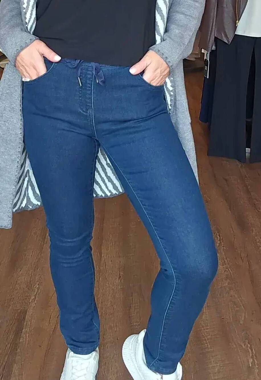 NEW CHARLIE B women's tie waist pull-on jeans in blue / black